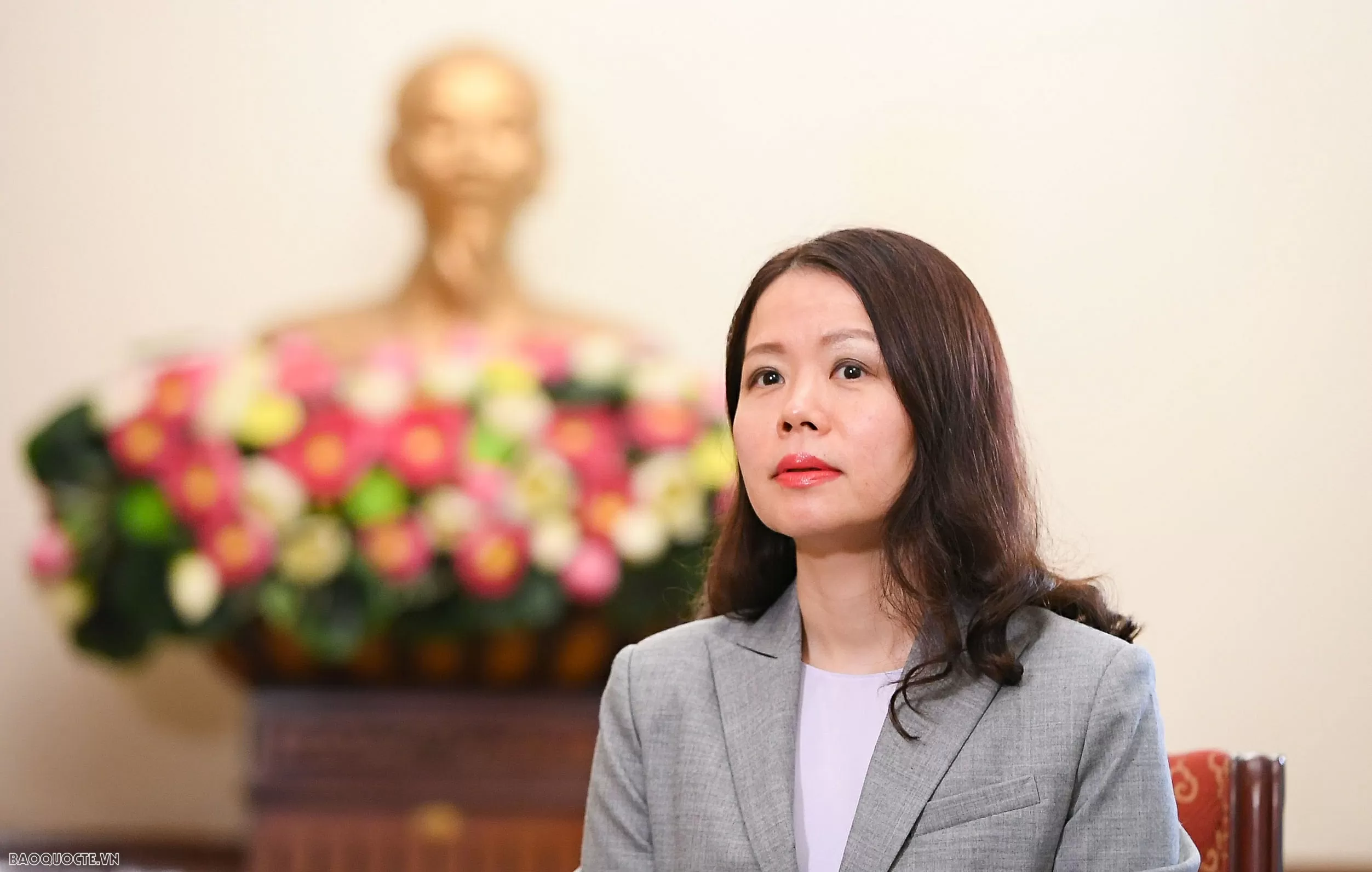 thứu trưởng trả lời phỏng vấn