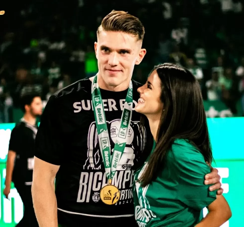 Quyết tâm rời Sporting, Gyokeres chủ động chia tay bạn gái xinh đẹp? Quyết tâm rời Sporting, Gyokeres chủ động chia tay bạn gái xinh đẹp?