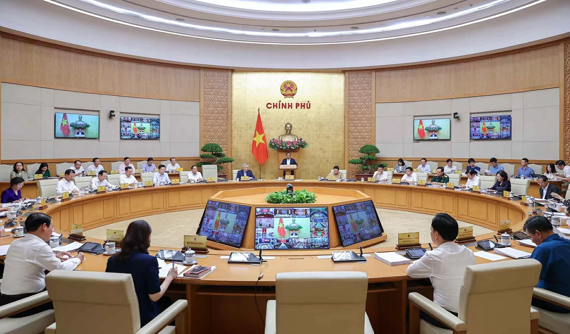 Thủ tướng yêu cầu thực hiện 3 tăng tốc, kiên định mục tiêu tăng trưởng Thủ tướng yêu cầu thực hiện 3 tăng tốc, kiên định mục tiêu tăng trưởng