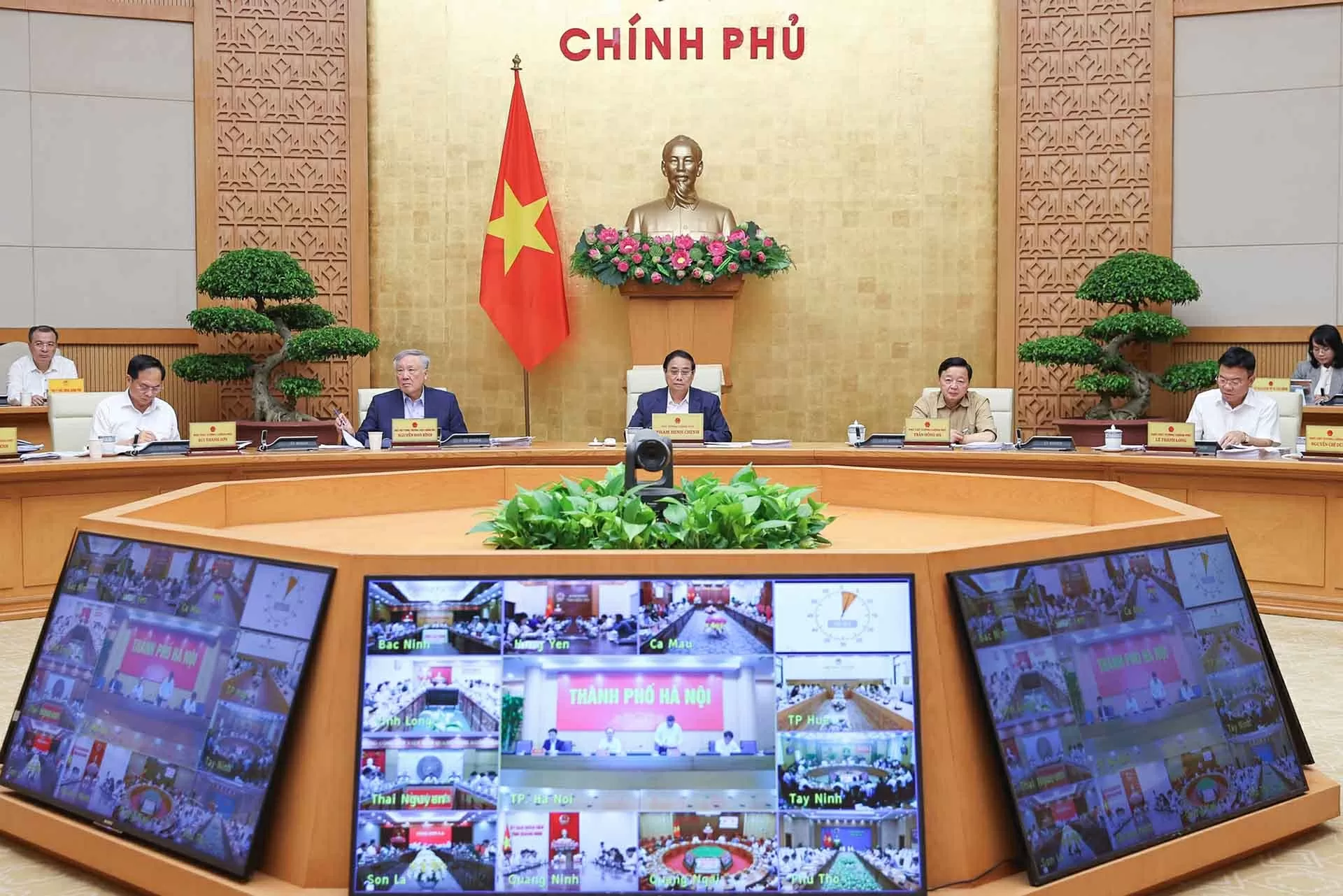 Thủ tướng yêu cầu thực hiện 3 tăng tốc, kiên định mục tiêu tăng trưởng