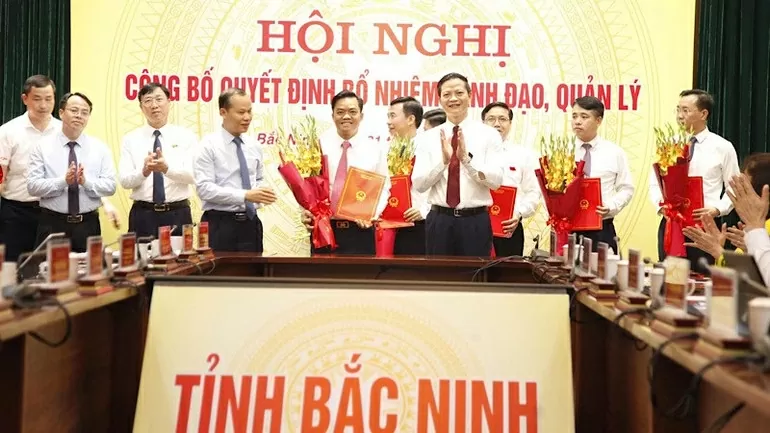Bắc Ninh công bố quyết định bổ nhiệm lãnh đạo sở, ban, ngành, kiện toàn bộ máy sau sáp nhập Bắc Ninh công bố quyết định bổ nhiệm lãnh đạo sở, ban, ngành, kiện toàn bộ máy sau sáp nhập