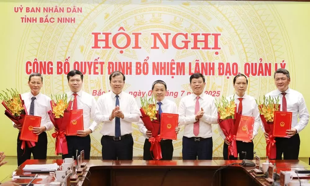 Bắc Ninh công bố quyết định bổ nhiệm lãnh đạo sở, ban, ngành, kiện toàn bộ máy sau sáp nhập Bắc Ninh công bố quyết định bổ nhiệm lãnh đạo sở, ban, ngành, kiện toàn bộ máy sau sáp nhập
