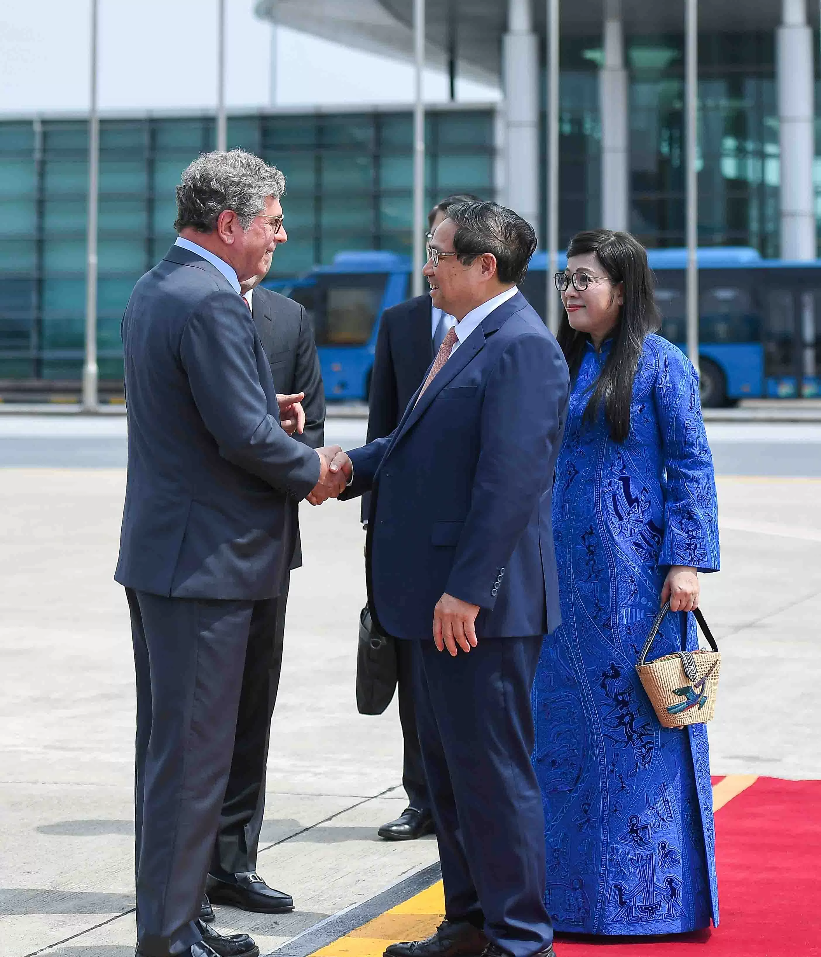 Thủ tướng Phạm Minh Chính và Phu nhân rời Hà Nội, bắt đầu chuyến công tác tại Brazil Thủ tướng Phạm Minh Chính và Phu nhân rời Hà Nội, bắt đầu chuyến công tác tại Brazil