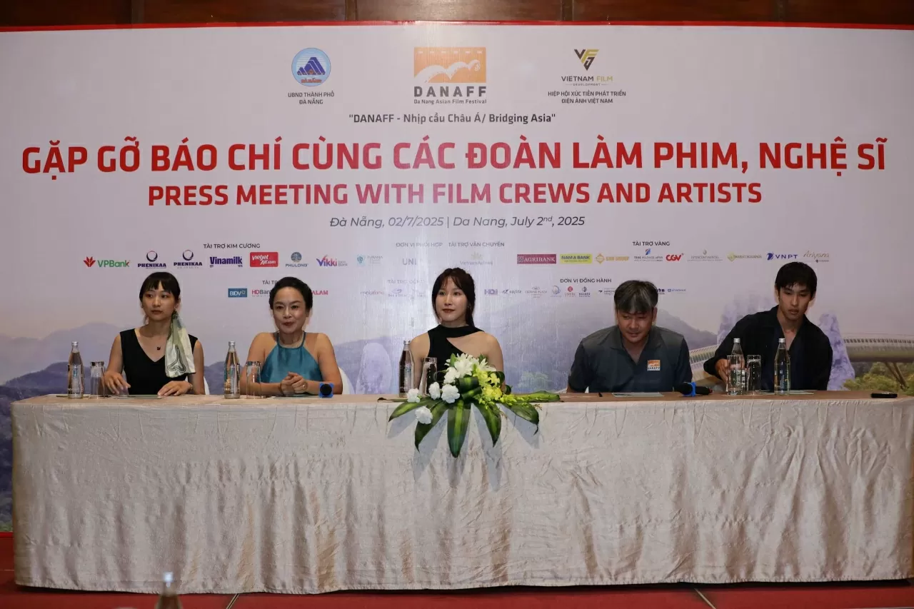 DANAFF III: Những câu chuyện lần đầu được kể