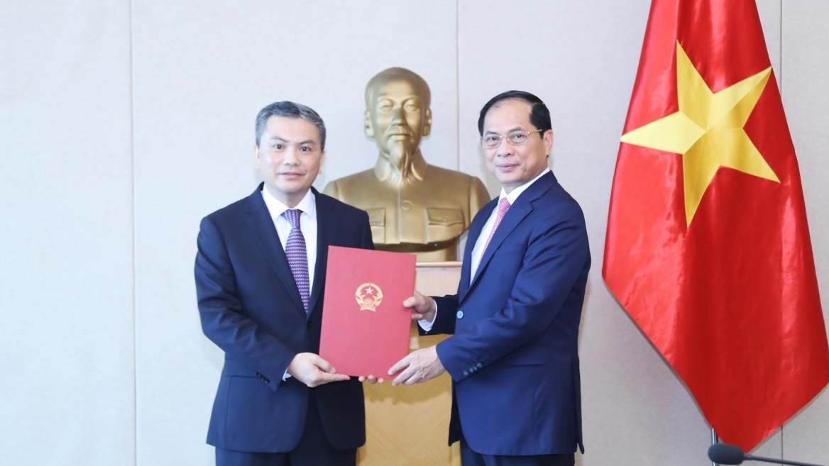 trao quyet dinh bo nhiem cuc truong cuc co yeu cong nghe thong tin