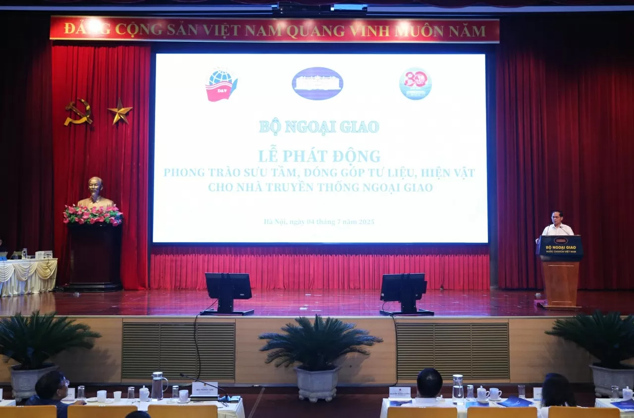 Toàn cảnh Lễ phát động phong trào sưu tầm, đóng gói tư liệu, hiện vật cho Nhà Truyền thống Ngoại giao. (Ảnh: Thành Long)