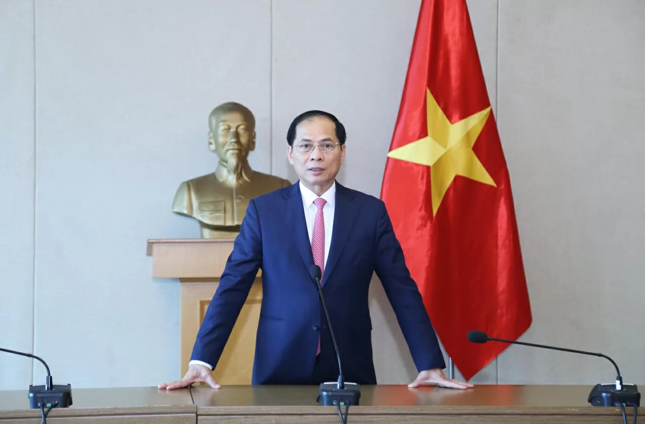 Phó Thủ tướng, Bộ trưởng Ngoại giao Bùi Thanh Sơn phát biểu tại buổi lễ (Ảnh: Thành Long) Phó Thủ tướng, Bộ trưởng Ngoại giao Bùi Thanh Sơn phát biểu tại buổi lễ (Ảnh: Thành Long)