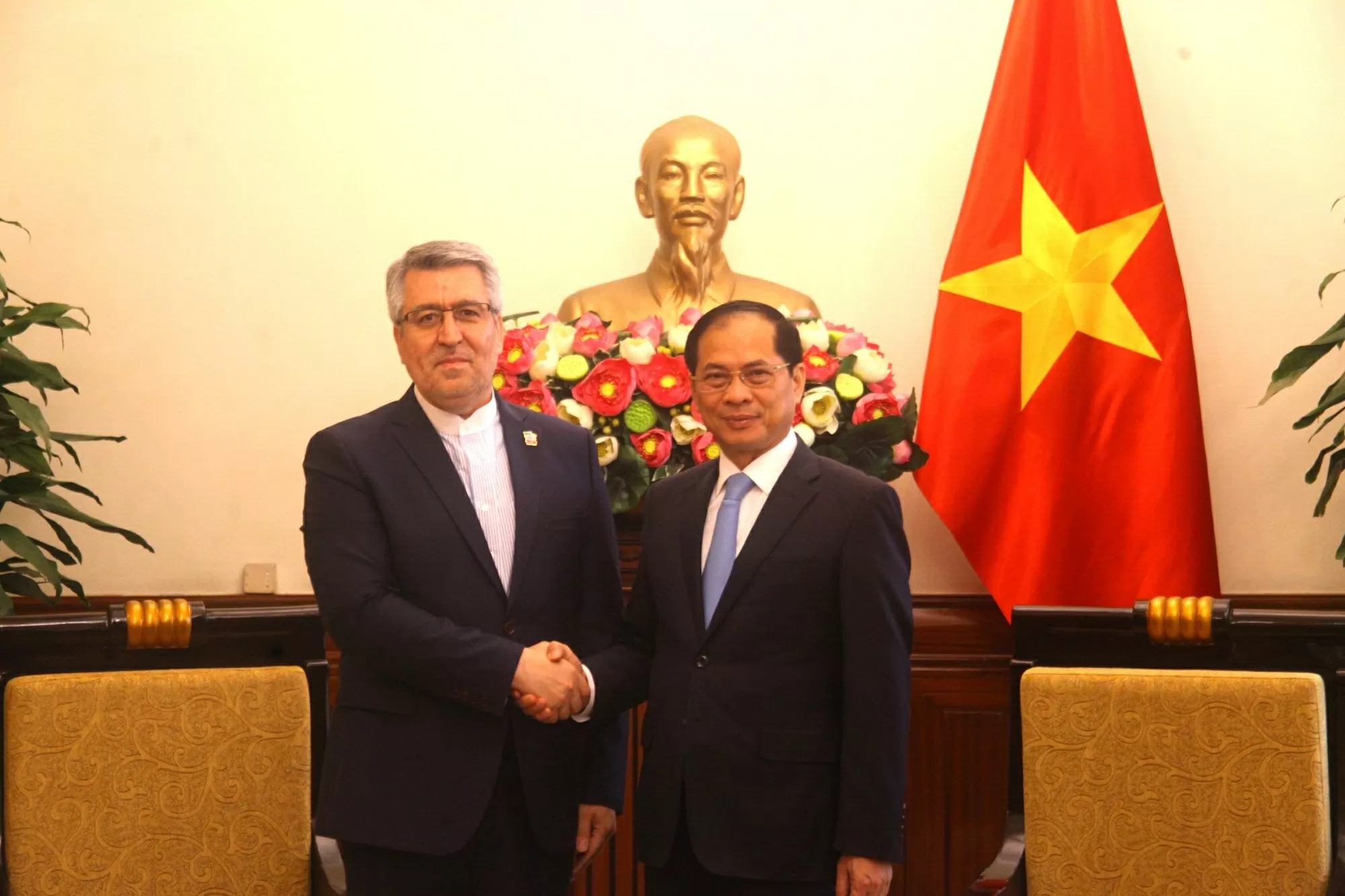 Phó Thủ tướng tiếp ĐS Iran Phó Thủ tướng tiếp ĐS Iran