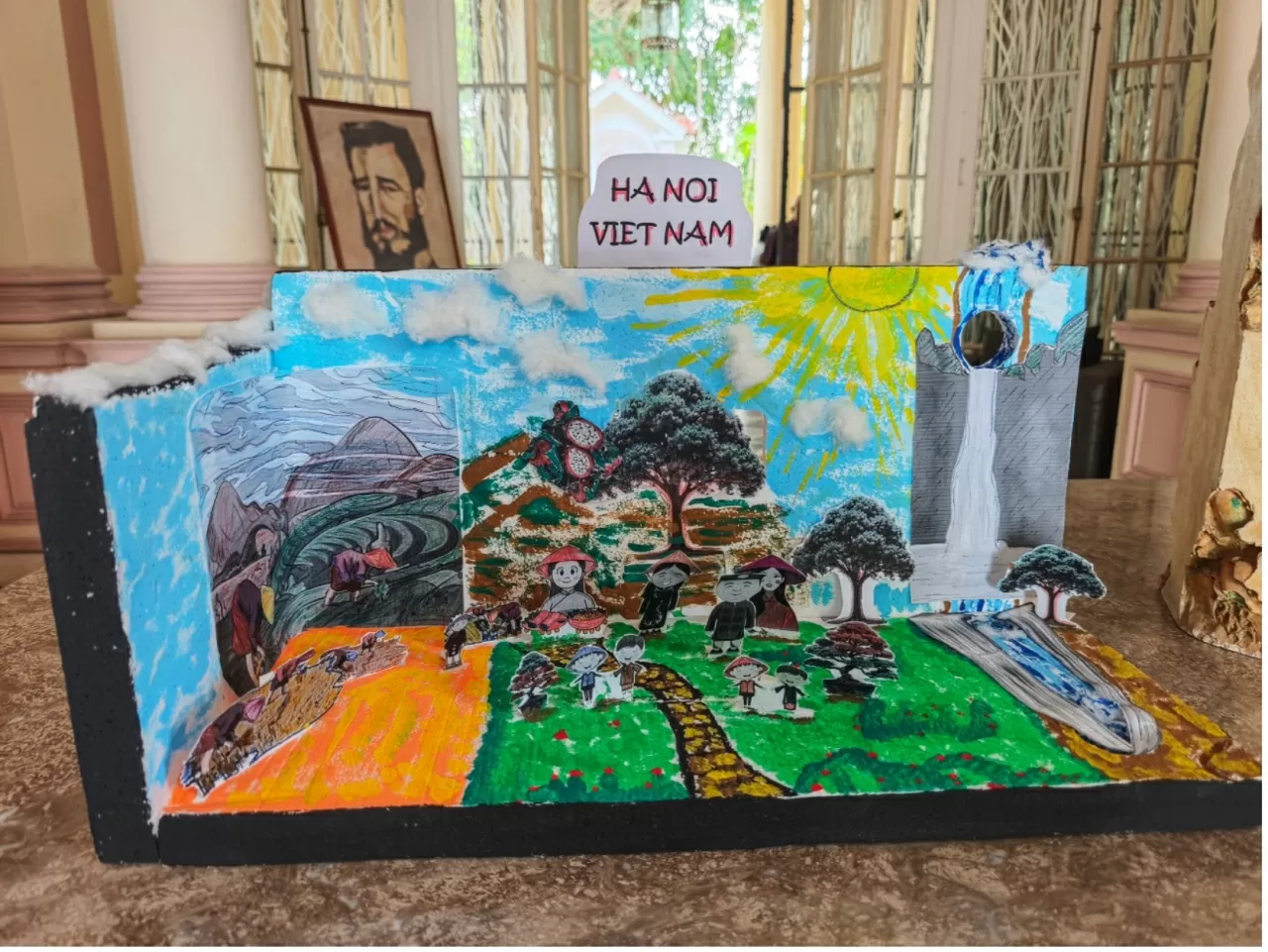 Thiếu nhi Cuba vẽ tranh, viết văn tôn vinh tình hữu nghị không biên giới với Việt Nam Thiếu nhi Cuba vẽ tranh, viết văn tôn vinh tình hữu nghị không biên giới với Việt Nam