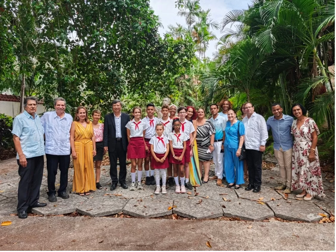 Thiếu nhi Cuba vẽ tranh, viết văn tôn vinh tình hữu nghị không biên giới với Việt Nam Thiếu nhi Cuba vẽ tranh, viết văn tôn vinh tình hữu nghị không biên giới với Việt Nam