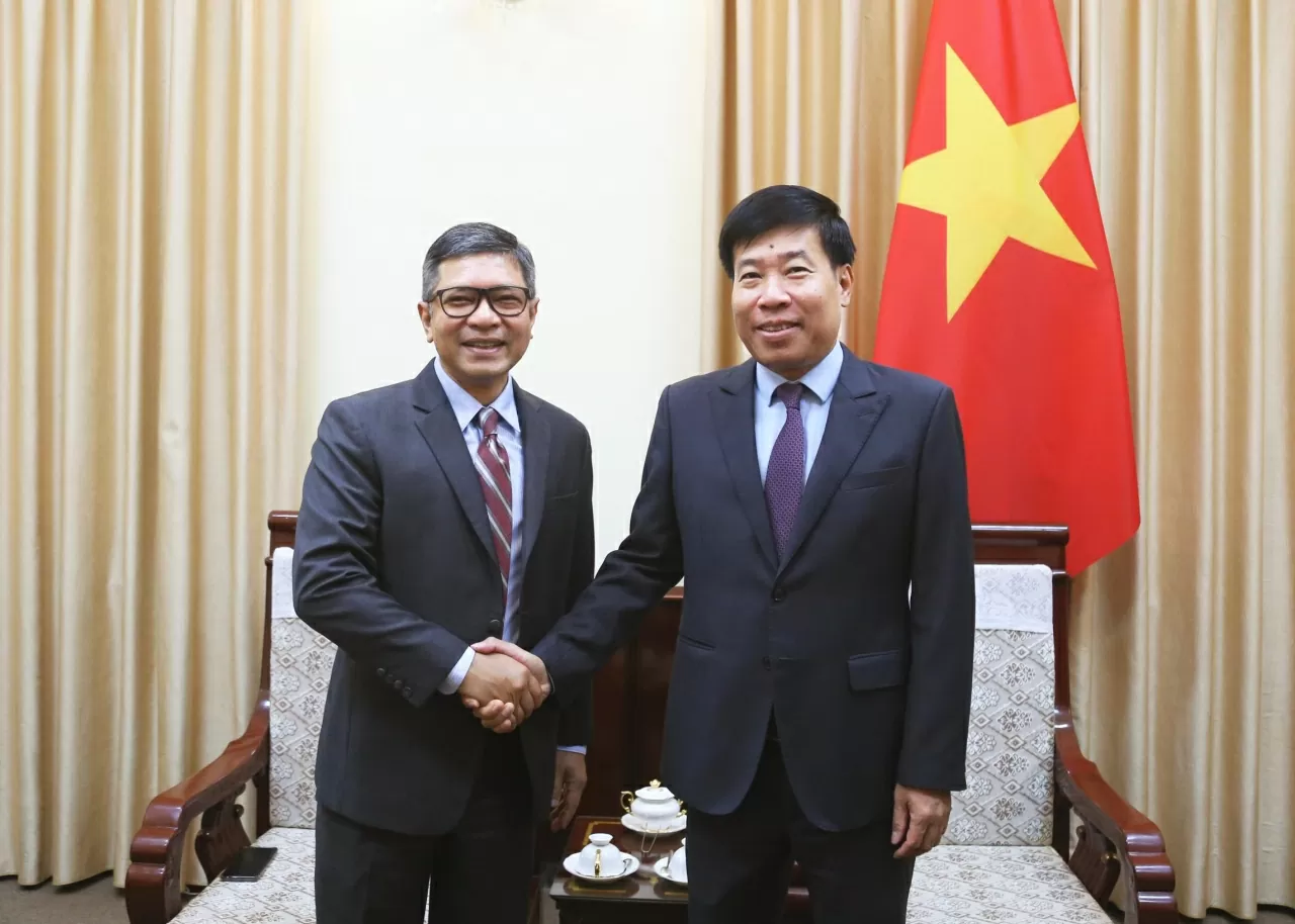 Thứ trưởng Ngoại giao Nguyễn Mạnh Cường đã tiếp Đại sứ đặc mệnh toàn quyền nước Cộng hòa Indonesia tại Việt Nam Denny Abdi. (Ảnh: Thành Long) Thứ trưởng Ngoại giao Nguyễn Mạnh Cường đã tiếp Đại sứ đặc mệnh toàn quyền nước Cộng hòa Indonesia tại Việt Nam Denny Abdi. (Ảnh: Thành Long)