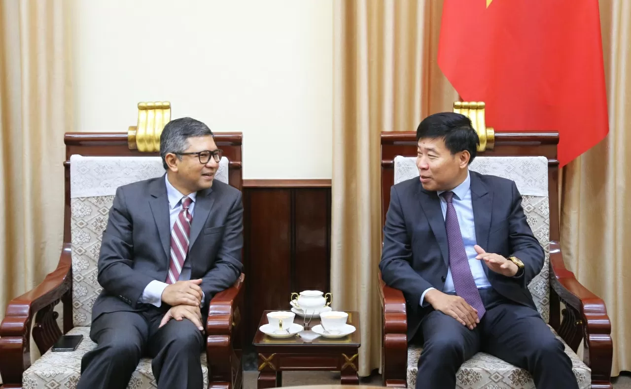 Thứ trưởng Nguyễn Mạnh Cường và Đại sứ Denny Abdi mong muốn tiếp tục thúc đẩy hợp tác giữa 2 nước trên nhiều lĩnh vực Thứ trưởng Nguyễn Mạnh Cường và Đại sứ Denny Abdi mong muốn tiếp tục thúc đẩy hợp tác giữa 2 nước trên nhiều lĩnh vực