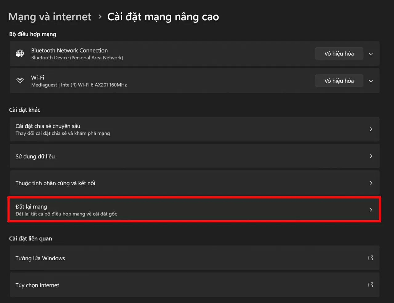 Cuộn xuống dưới và tìm đến phần “Đặt lại mạng”. Cuộn xuống dưới và tìm đến phần “Đặt lại mạng”.