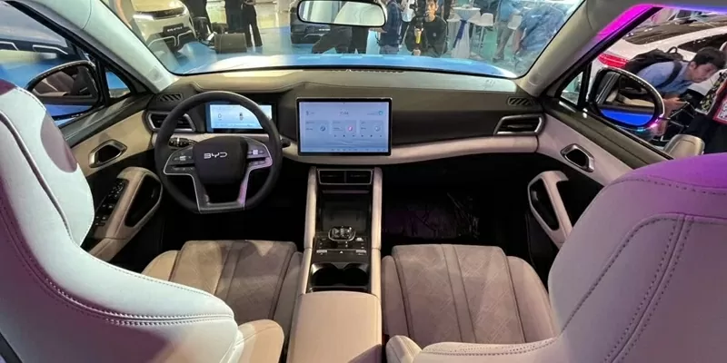 Khoang nội thất của BYD Atto 2 tiếp tục theo phong cách Cận cảnh BYD Atto 2 vừa ra mắt tại Việt Nam, giá 669 triệu đồng