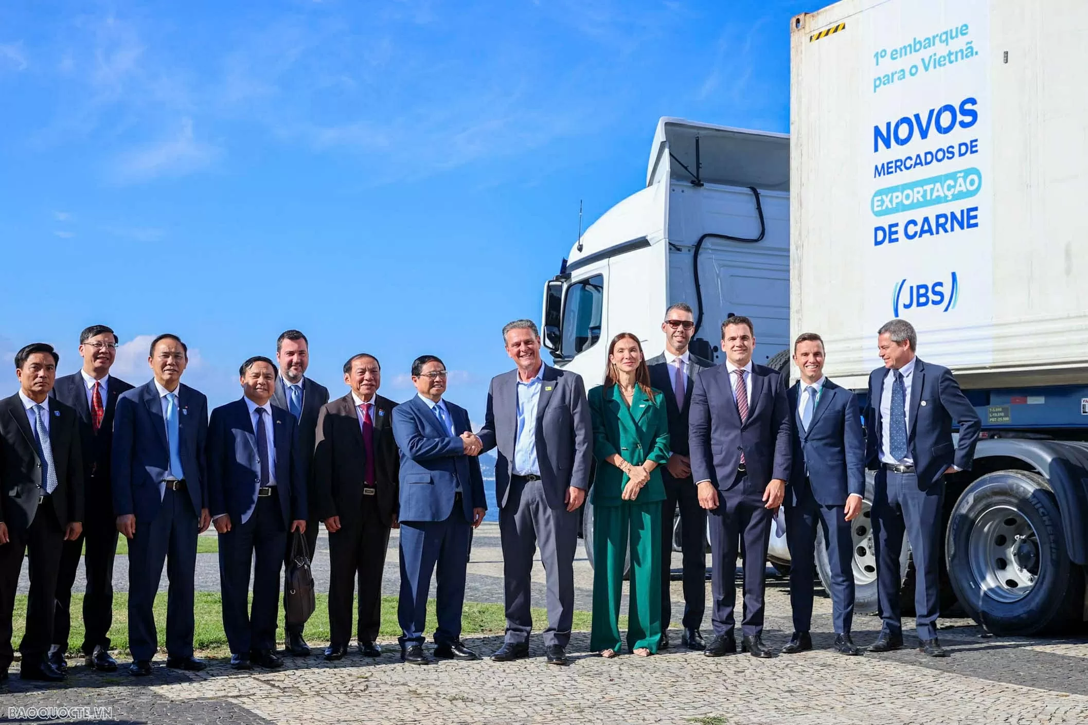 Thủ tướng Phạm Minh Chính chứng kiến container thịt bò Brazil đầu tiên xuất khẩu sang Việt Nam