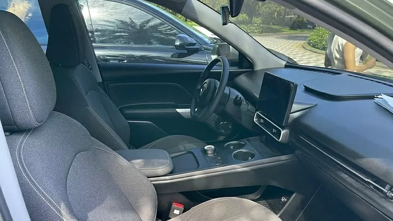 Khoang cabin của Limo Green được thiết kế theo phong cách tối giản Khoang cabin của Limo Green được thiết kế theo phong cách tối giản