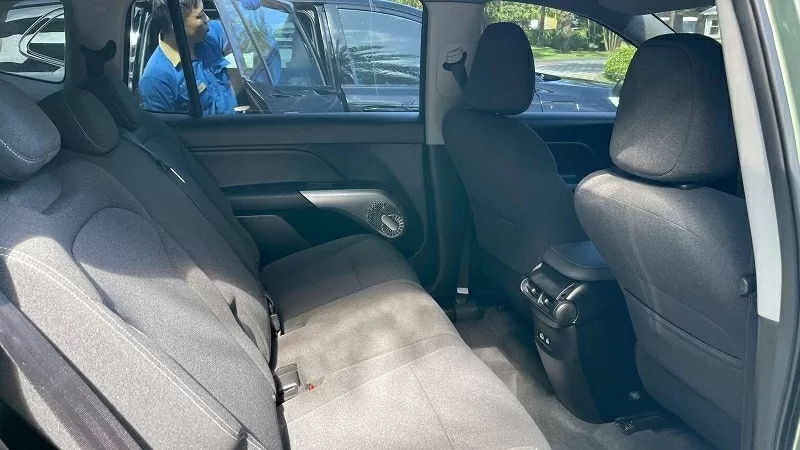 Cấu hình 3 hàng ghế đầy đủ với các cửa gió điều hòa Cấu hình 3 hàng ghế đầy đủ với các cửa gió điều hòa