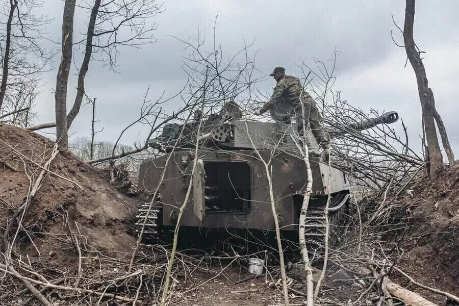 Một binh sĩ Ukraina ở Donbass. Ảnh: Xinhua