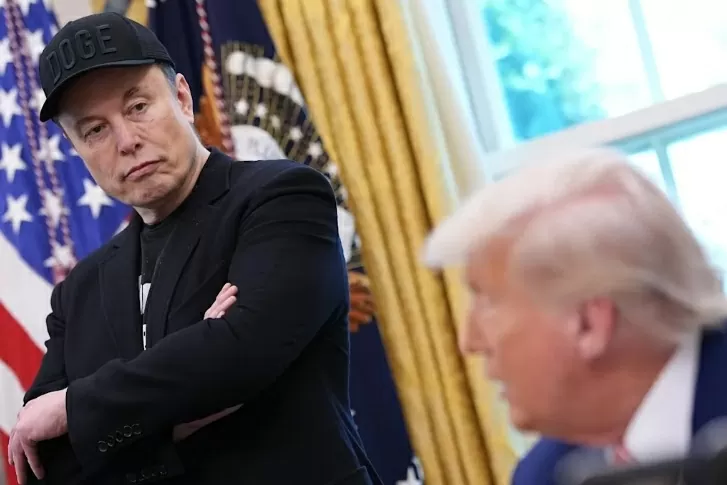 Tỷ phú Eon Musk lập đảng mới gây thiệt hại đầu tiên, Tổng thống Trump nói 'ông ta cứ việc vui nhưng thật nực cười'