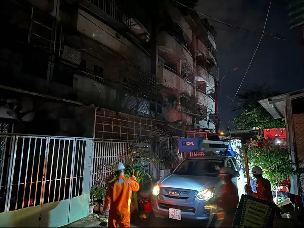 TP. Hồ Chí Minh: Hiện trường tan hoang sau cháy chung cư làm 8 người tử vong