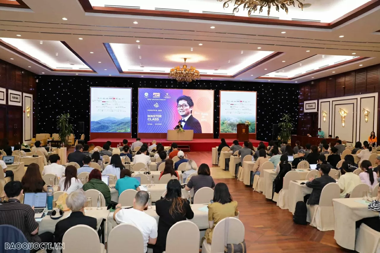 Đạo diễn Kang Je Gyu và hành trình tạo dựng những bộ phim bom tấn của Hàn Quốc