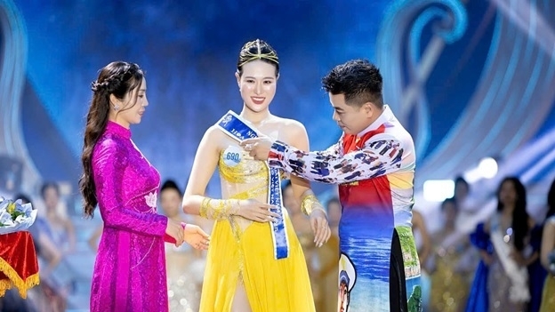 NTK Hằng Nguyễn và David Lê lan tỏa tình yêu áo dài tại Hoa hậu Biển đảo Việt Nam 2025