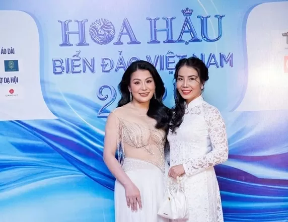 NTK Hằng Nguyễn và David Lê lan tỏa tình yêu áo dài tại Hoa hậu Biển Đảo Việt Nam 2025