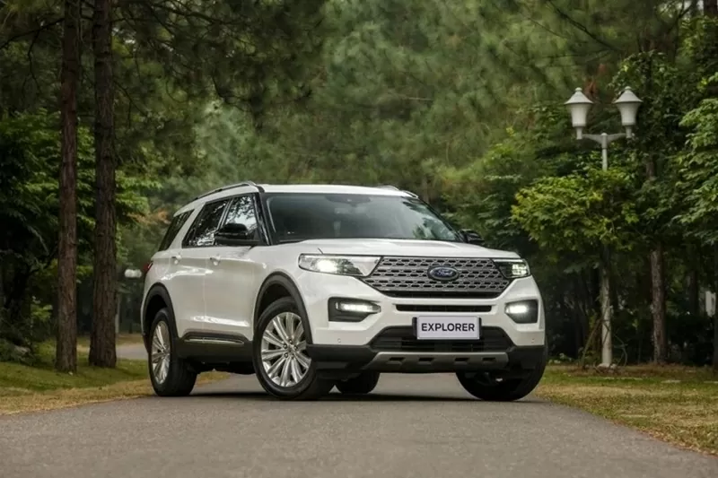 Giá xe Ford Explorer được niêm yết ở mức ưu đãi 1,999 tỷ đồng, giảm so với mức công bố ban đầu là 2,099 tỷ đồng