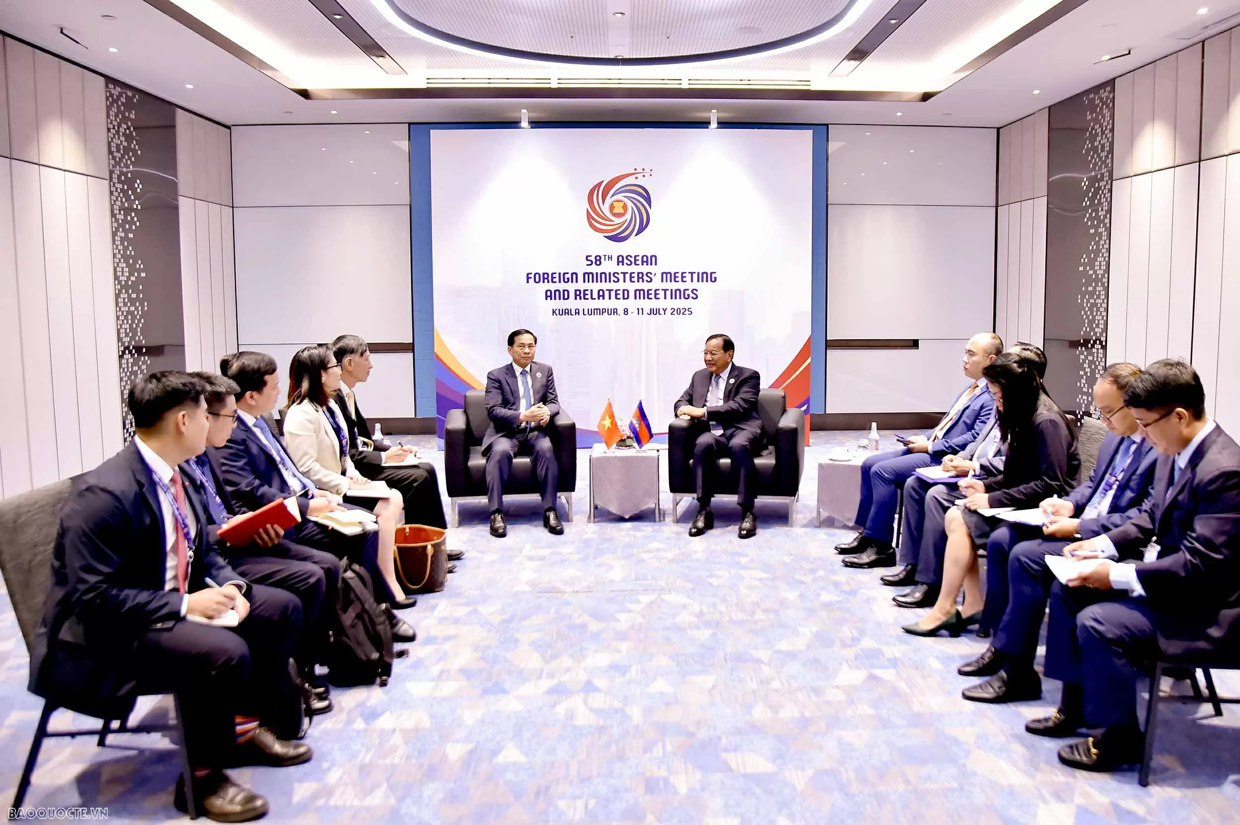 Phó Thủ tướng, Bộ trưởng Ngoại giao Bùi Thanh Sơn gặp Phó Thủ tướng, Bộ trưởng Ngoại giao Campuchia