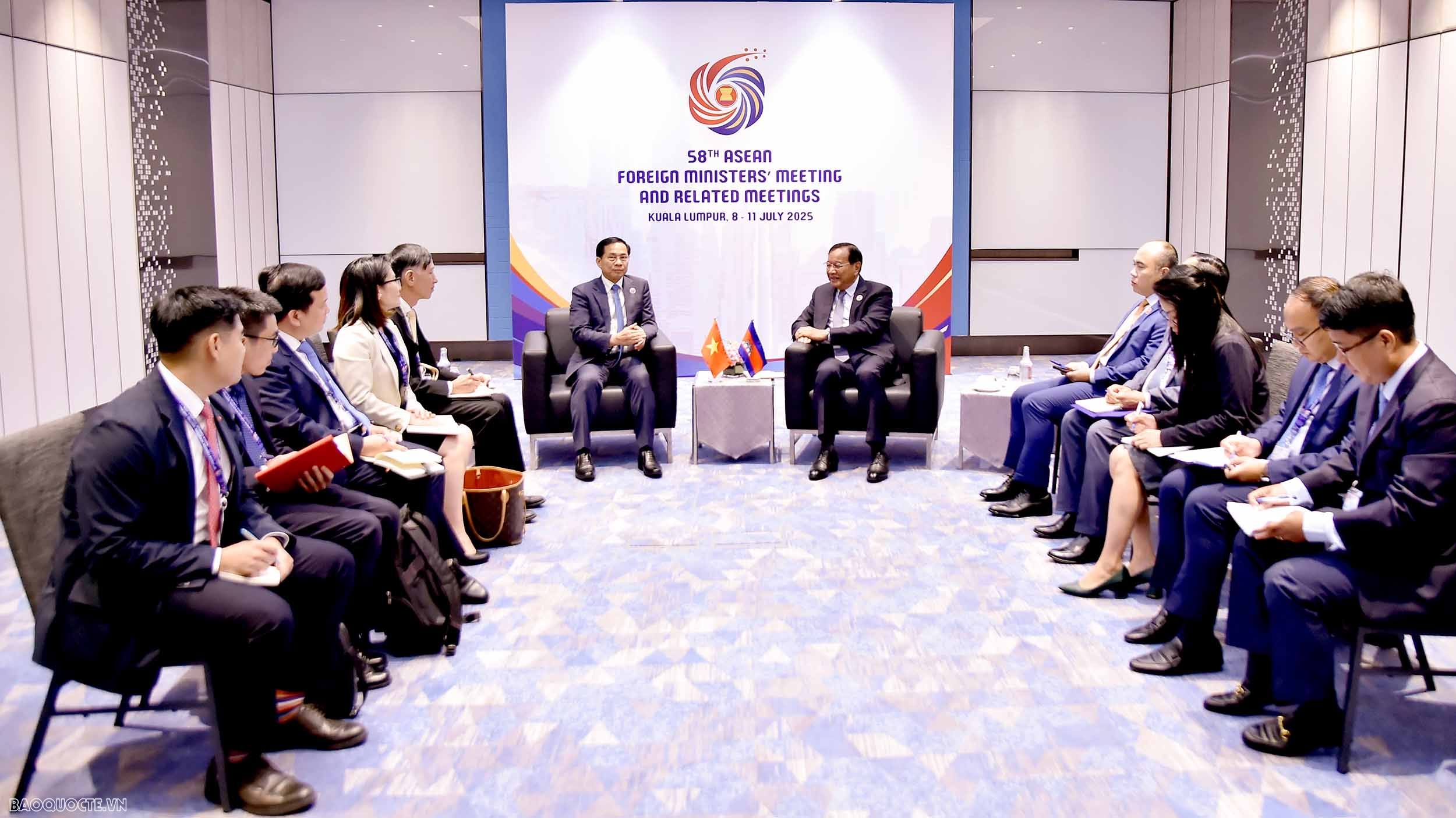 Phó Thủ tướng, Bộ trưởng Ngoại giao Bùi Thanh Sơn gặp Phó Thủ tướng, Bộ trưởng Ngoại giao Campuchia