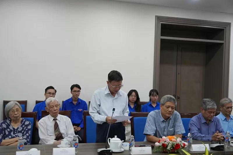 Đại sứ Lê Quốc Hùng - Nguyên Giám đốc Sở Ngoại vụ TPHCM phát biểu tại buổi họp mặt