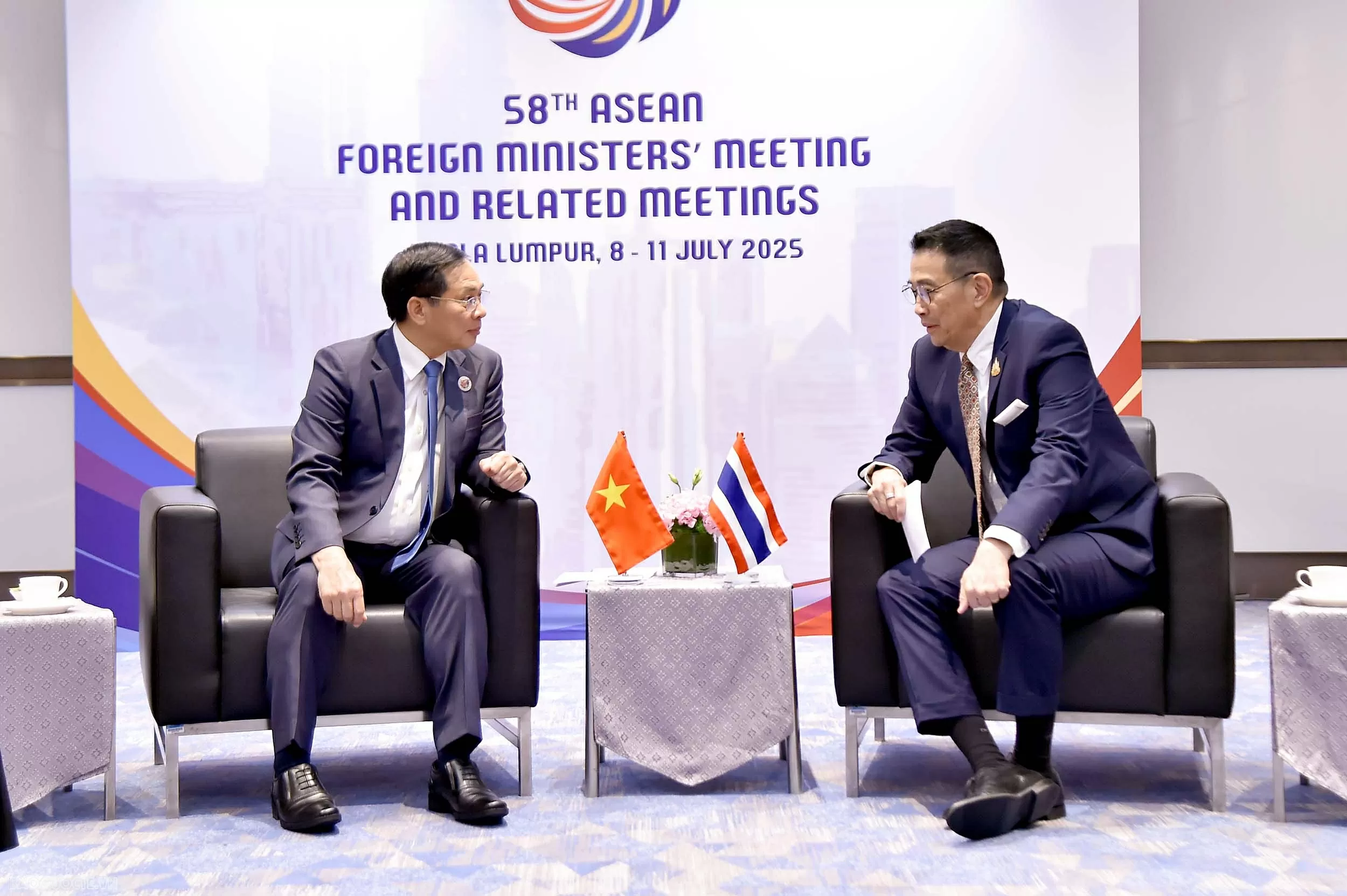 Phó Thủ tướng, Bộ trưởng Ngoại giao Bùi Thanh Sơn gặp Bộ trưởng Ngoại giao Thái Lan