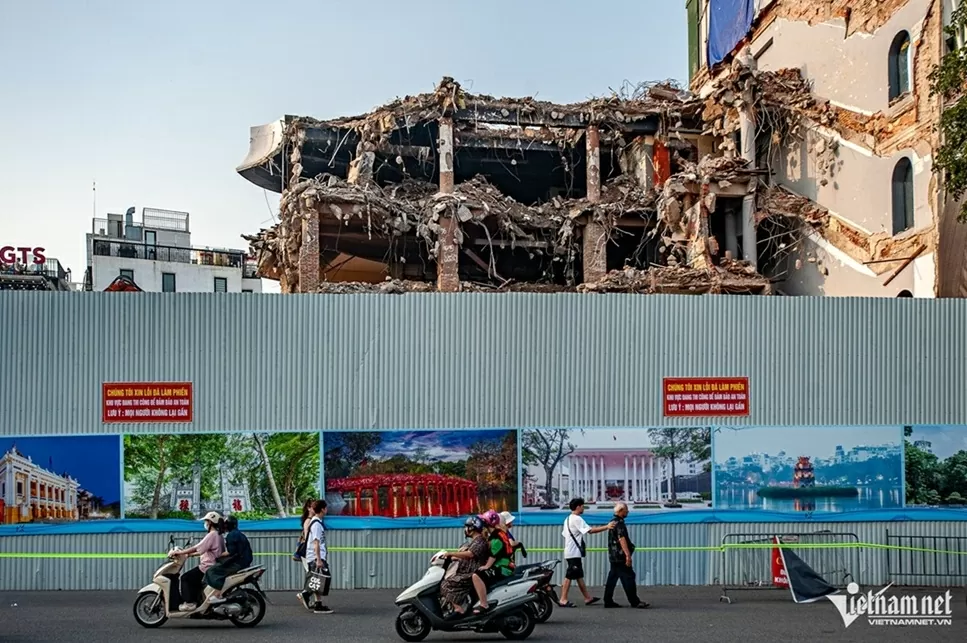 Toà nhà Hàm cá mập