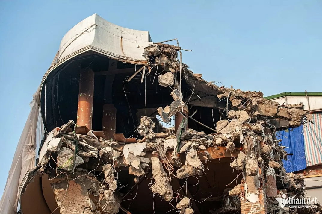 Toà nhà Hàm cá mập Toà nhà Hàm cá mập