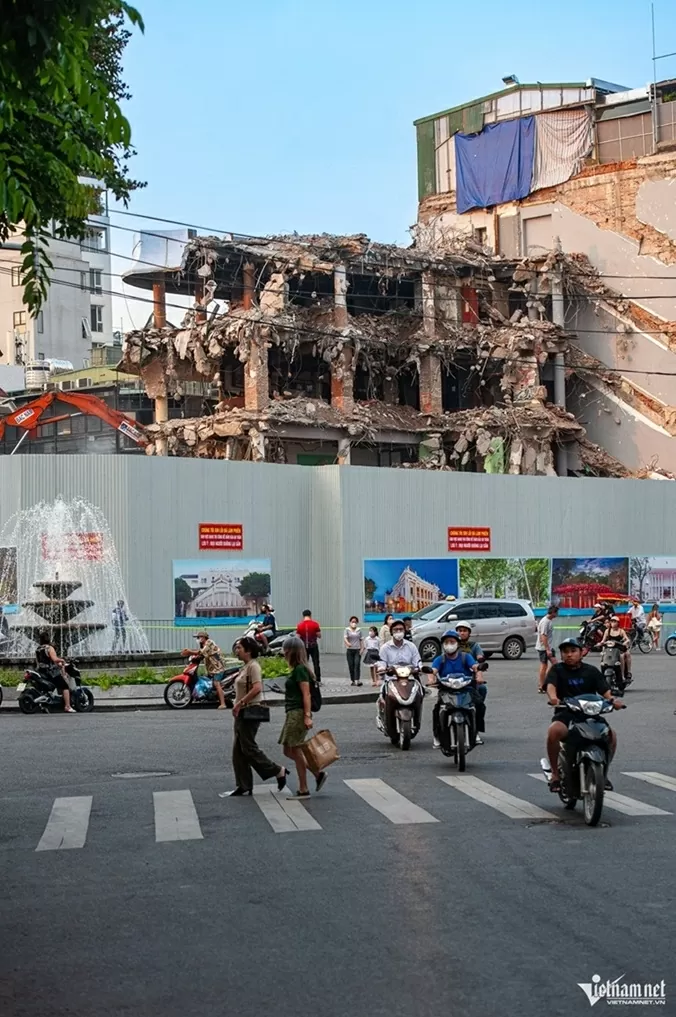 Toà nhà Hàm cá mập