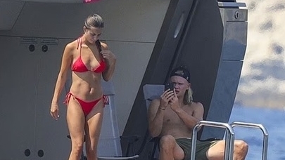 Dáng vóc sau sinh nuột nà 'khó tin' của bạn gái Haaland