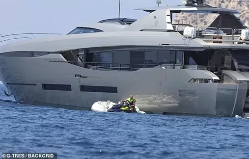 Dáng vóc sau sinh nuột nà 'khó tin' của bạn gái Haaland