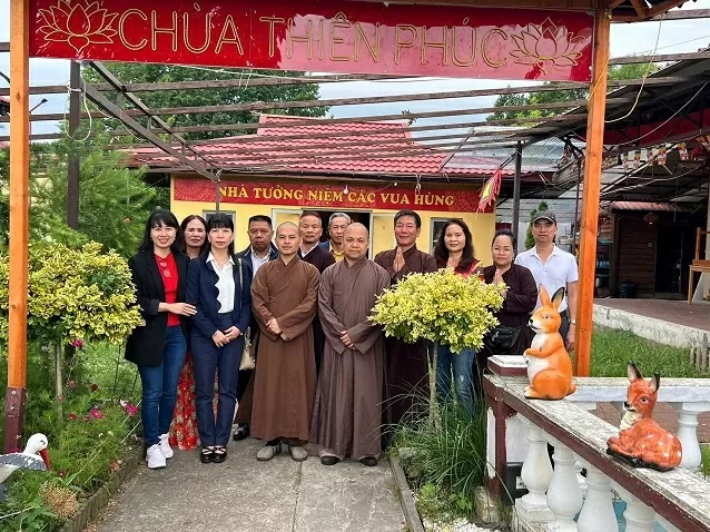 Thứ trưởng Bộ Ngoại giao Lê Thị Thu Hằng thăm cộng đồng người Việt tại Ba Lan