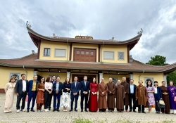 Thứ trưởng Bộ Ngoại giao Lê Thị Thu Hằng thăm cộng đồng người Việt tại Ba Lan