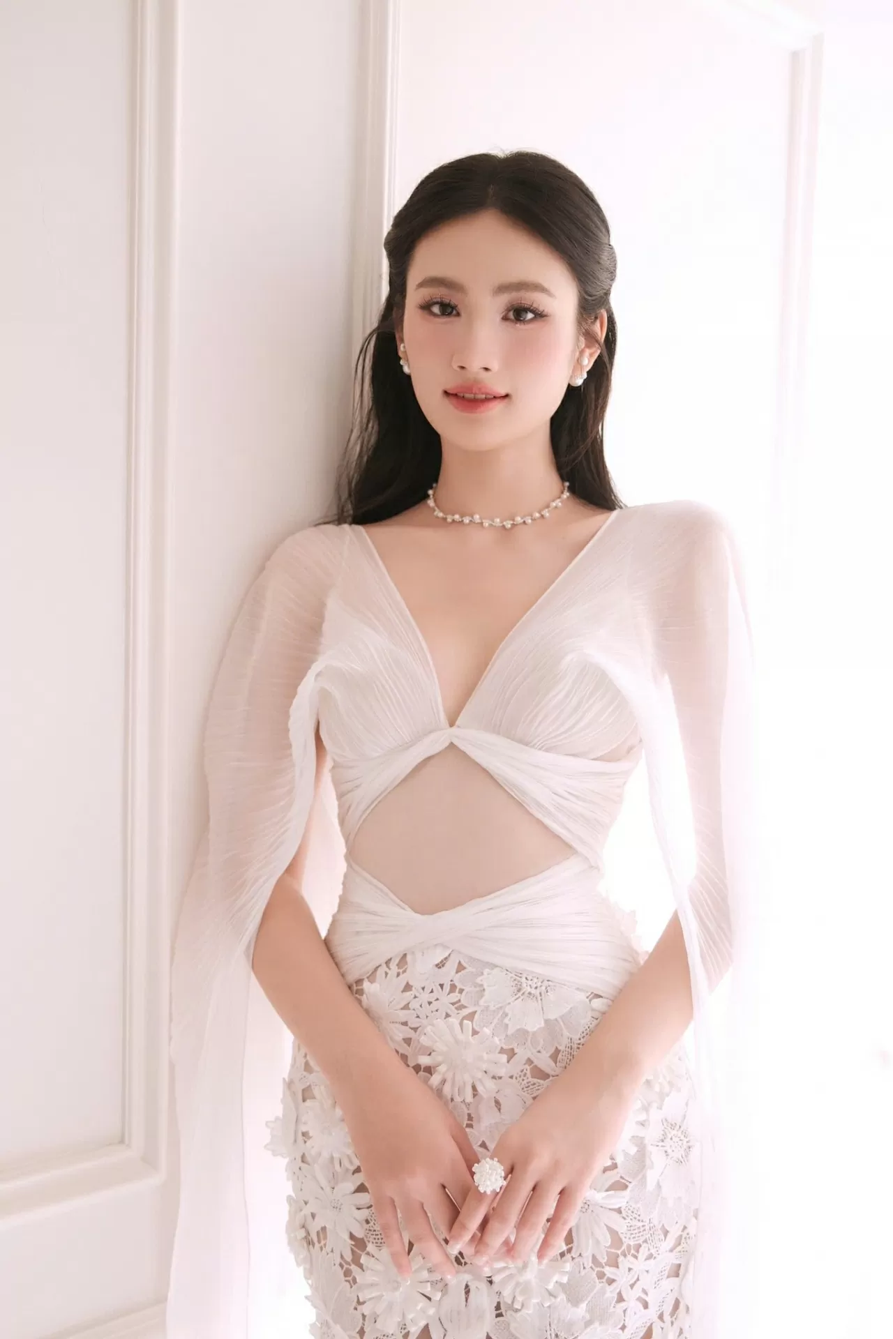 Hoa hậu Huỳnh Trần Ý Nhi Hoa hậu Huỳnh Trần Ý Nhi