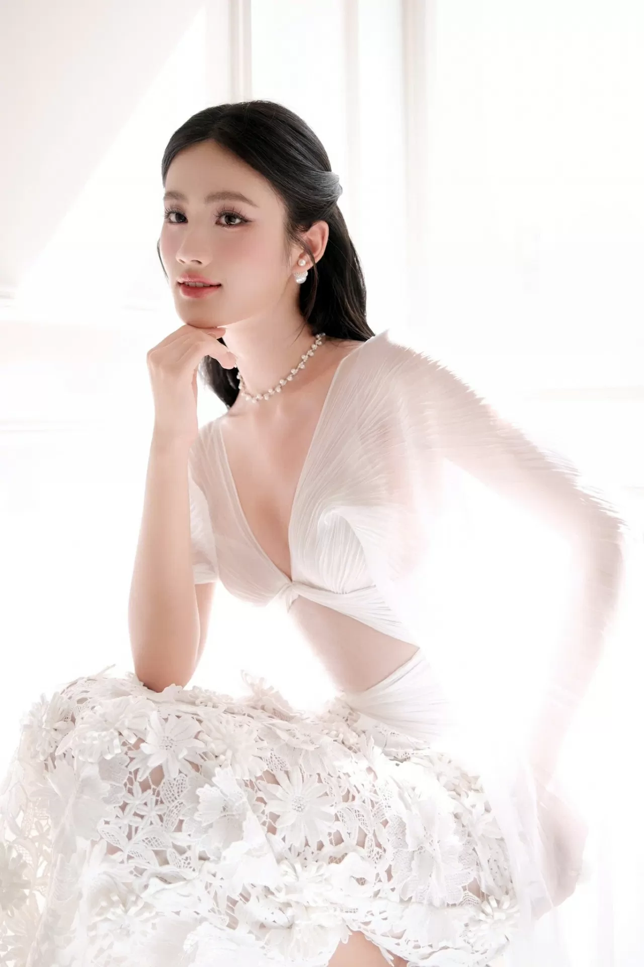 Hoa hậu Huỳnh Trần Ý Nhi Hoa hậu Huỳnh Trần Ý Nhi