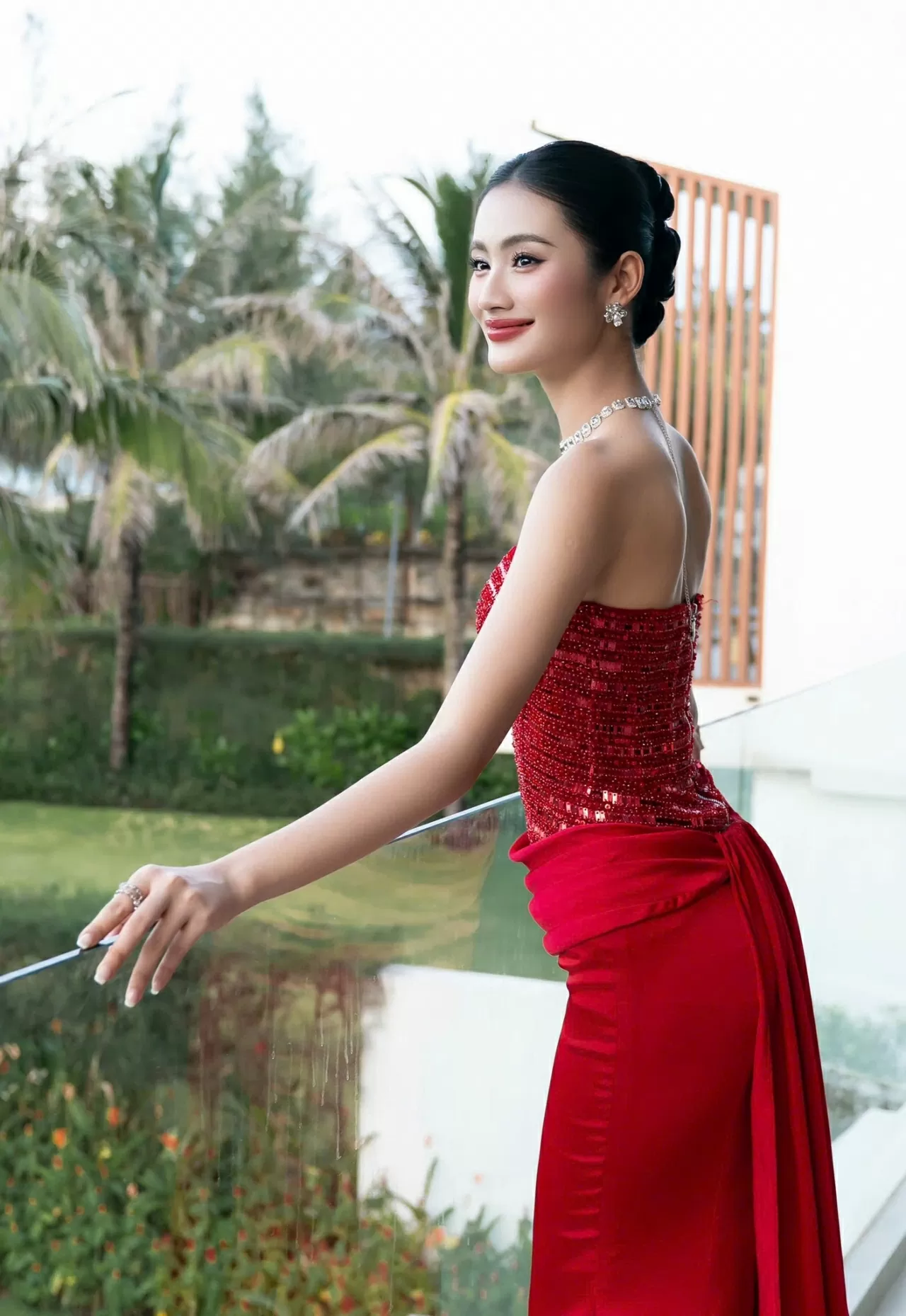 Hoa hậu Huỳnh Trần Ý Nhi Hoa hậu Huỳnh Trần Ý Nhi