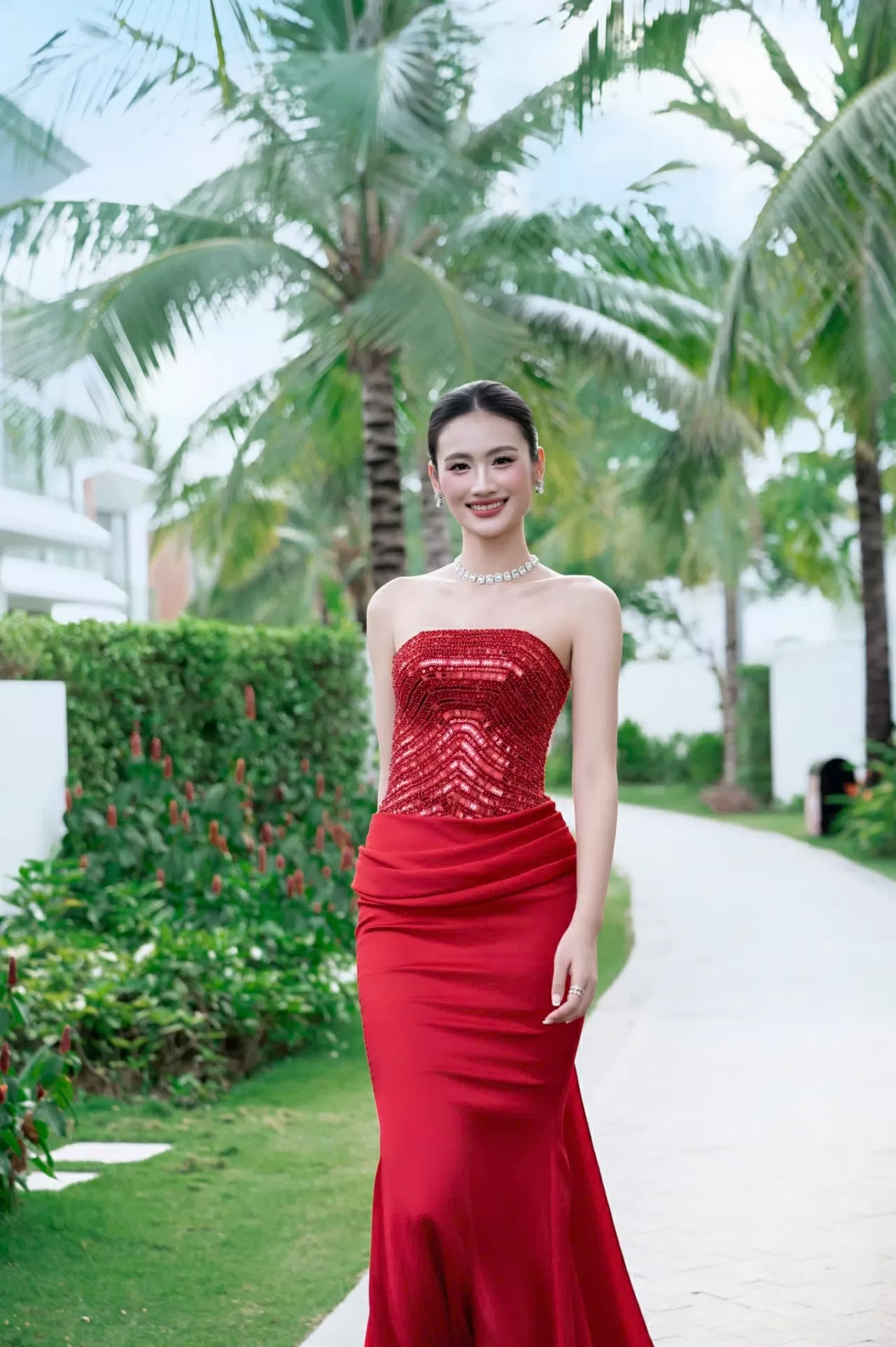 Hoa hậu Huỳnh Trần Ý Nhi Hoa hậu Huỳnh Trần Ý Nhi