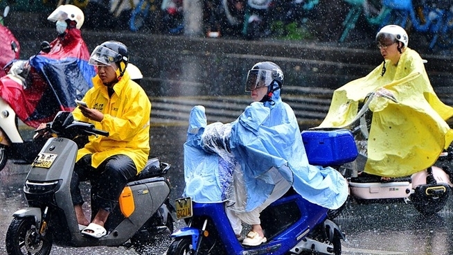 Trung Quốc: Ứng phó khẩn cấp với mưa lớn, lũ lụt tại tỉnh Quảng Đông và nhiều địa phương khác