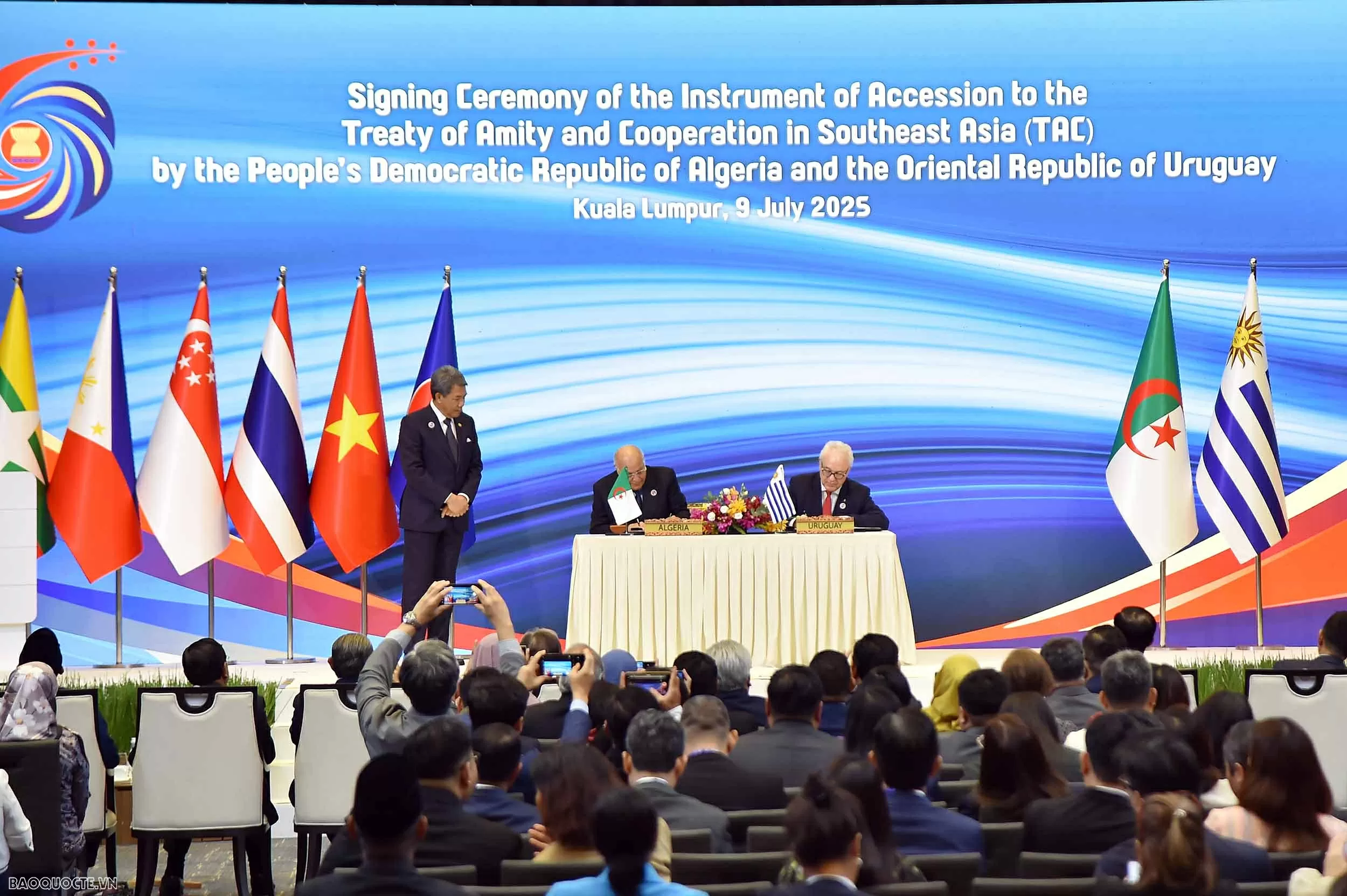 Phó Thủ tướng, Bộ trưởng Ngoại giao Bùi Thanh Sơn dự Lễ ký kết văn kiện gia nhập Hiệp ước Hữu nghị và Hợp tác ở Đông Nam Á (TAC)