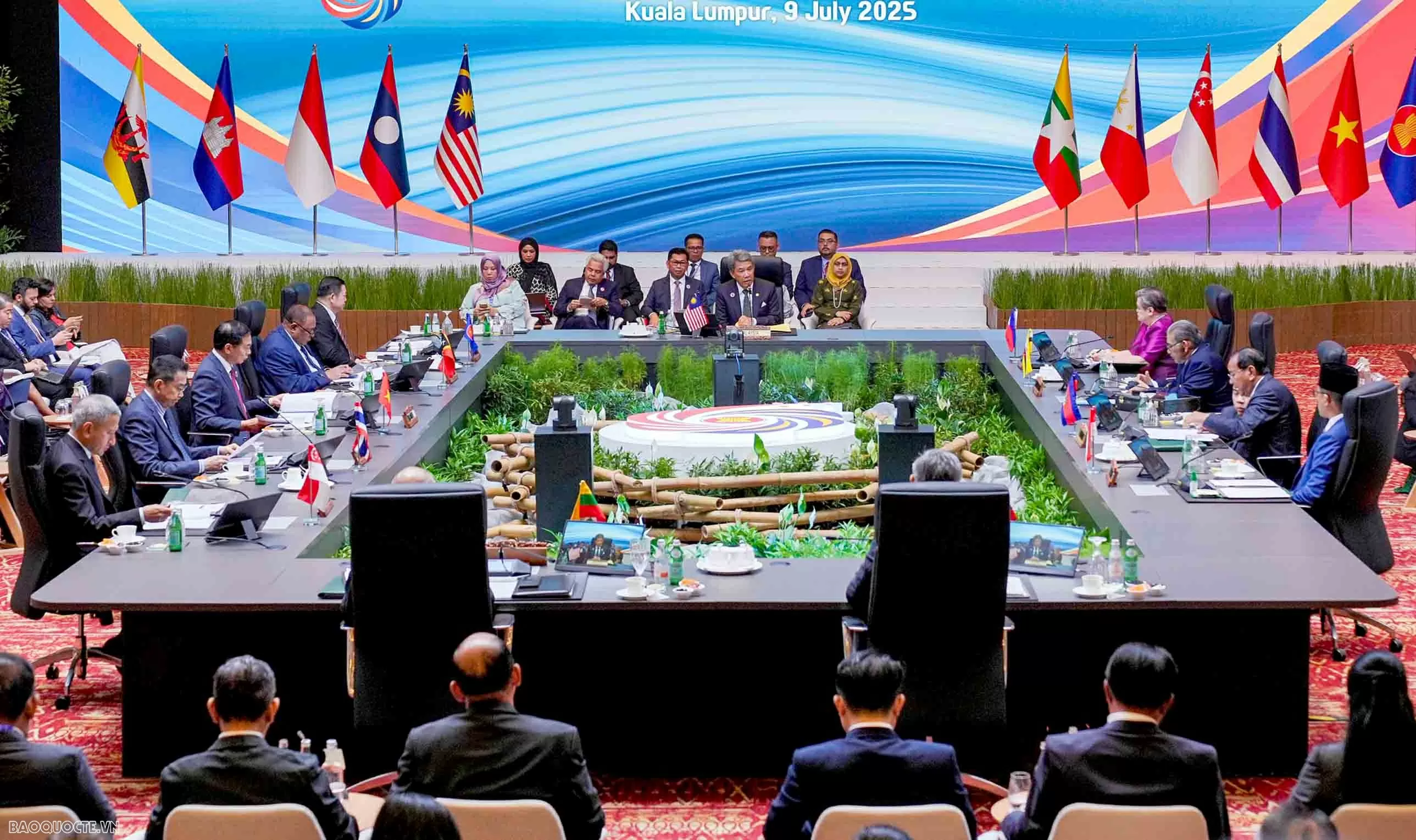 ASEAN tiếp tục là ngọn hải đăng hòa bình giữa bối cảnh đầy biến động Phó Thủ tướng, Bộ trưởng Ngoại giao Bùi Thanh Sơn dự Phiên họp hẹp Hội nghị Bộ trưởng Ngoại giao ASEAN lần thứ 58