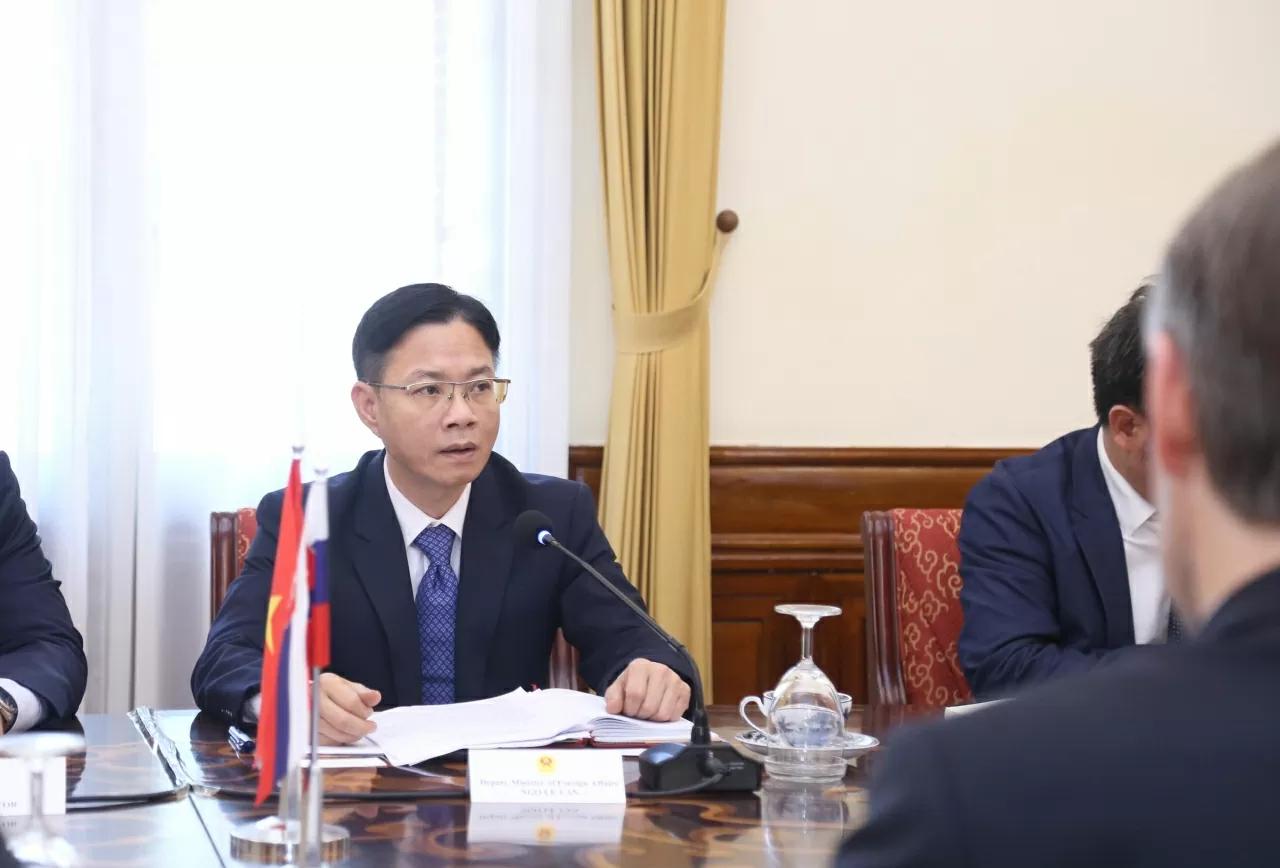 Thứ trưởng Ngô Lê Văn mong muốn Tăng cường phối hợp hành động giữa Bộ ngoại giao Việt Nam và Slovakia. (Ảnh: Thành Long) Thứ trưởng Ngô Lê Văn mong muốn Tăng cường phối hợp hành động giữa Bộ ngoại giao Việt Nam và Slovakia. (Ảnh: Thành Long)