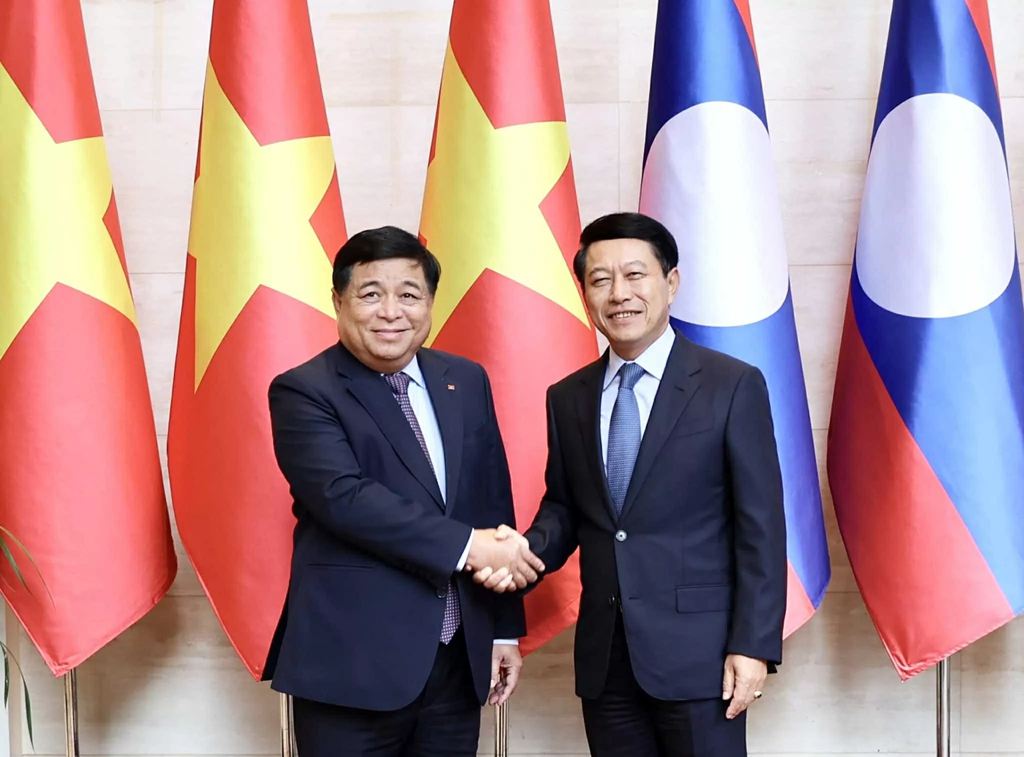 Việt Nam-Lào tập trung đẩy mạnh kết nối hai nền kinh tế, triển khai các dự án hợp tác chiến lược
