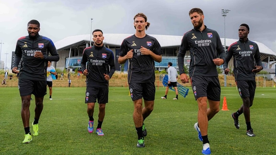 Lyon ở lại Ligue 1, đẩy Crystal Palace ra khỏi Europa League