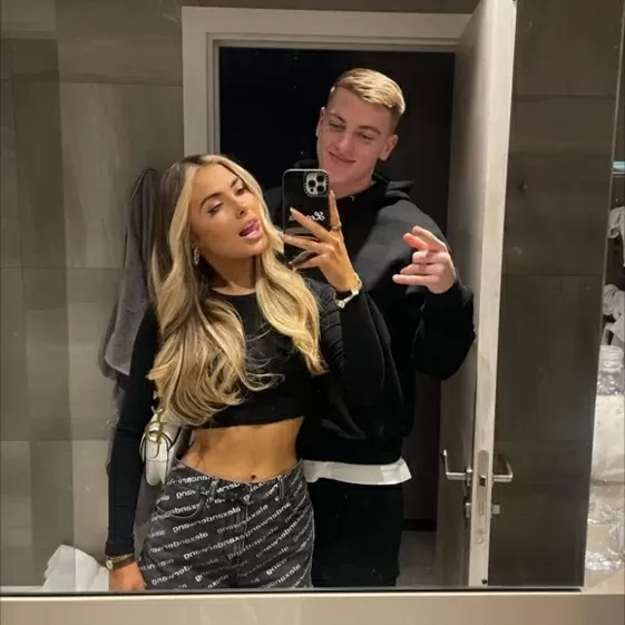 Cận cảnh nhan sắc bạn gái cũ Liam Delap Cận cảnh nhan sắc bạn gái cũ Liam Delap